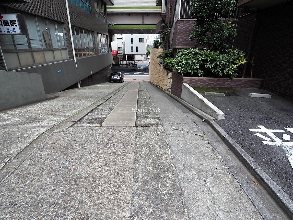 カテリーナ池袋西プラザタワー　駐車場出入口